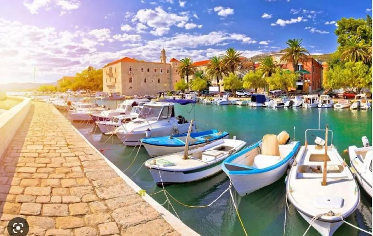 4-Star, Terrace 16M2 & Seaview,4Min Walk To Beach, 2 Private Parking Spaces Kastela 0*,  Croatia