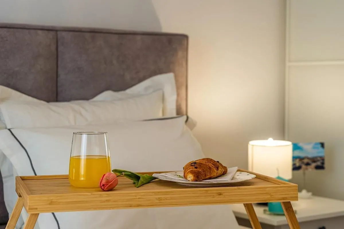 4-Star, Terrace 16M2 & Seaview,4Min Walk To Beach, 2 Private Parking Spaces Kastela 0*,  Croatia