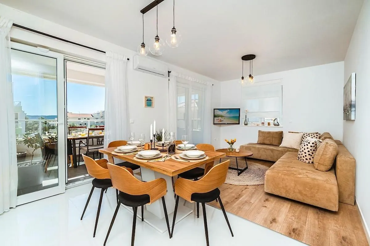 4-Star, Terrace 16M2 & Seaview,4Min Walk To Beach, 2 Private Parking Spaces Kastela Apartment