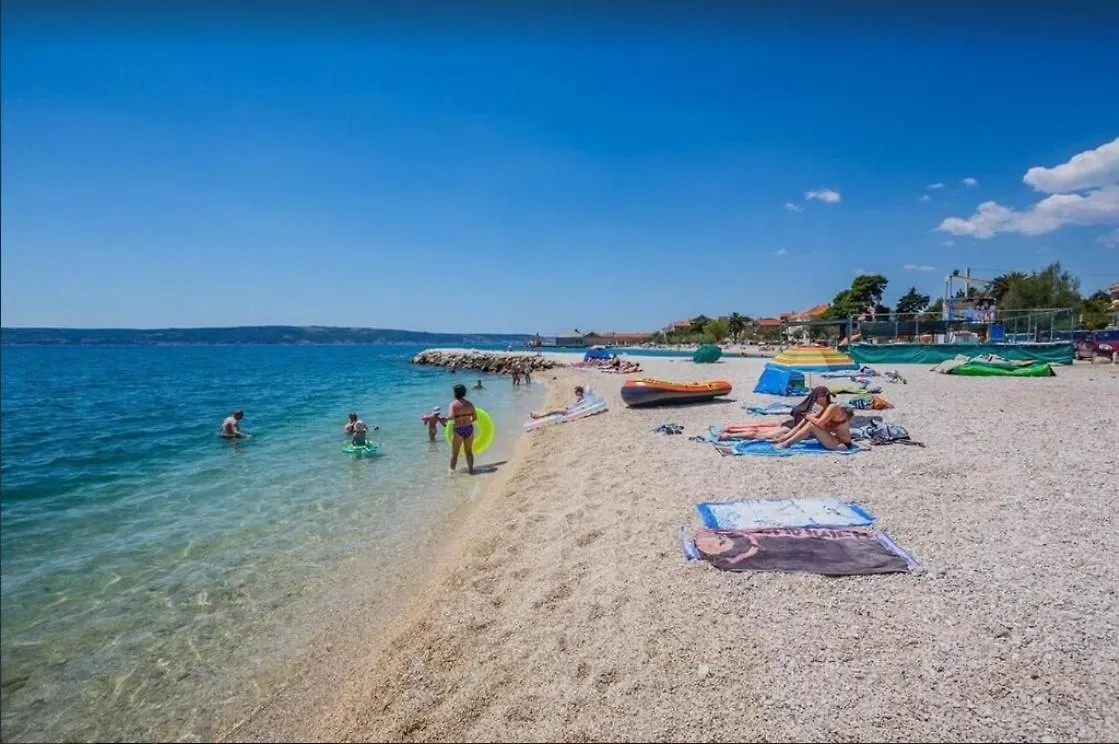 4-Star, Terrace 16M2 & Seaview,4Min Walk To Beach, 2 Private Parking Spaces Kastela