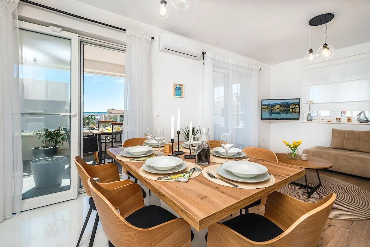 Apartment 4-Star, Terrace 16M2 & Seaview,4Min Walk To Beach, 2 Private Parking Spaces Kastela
