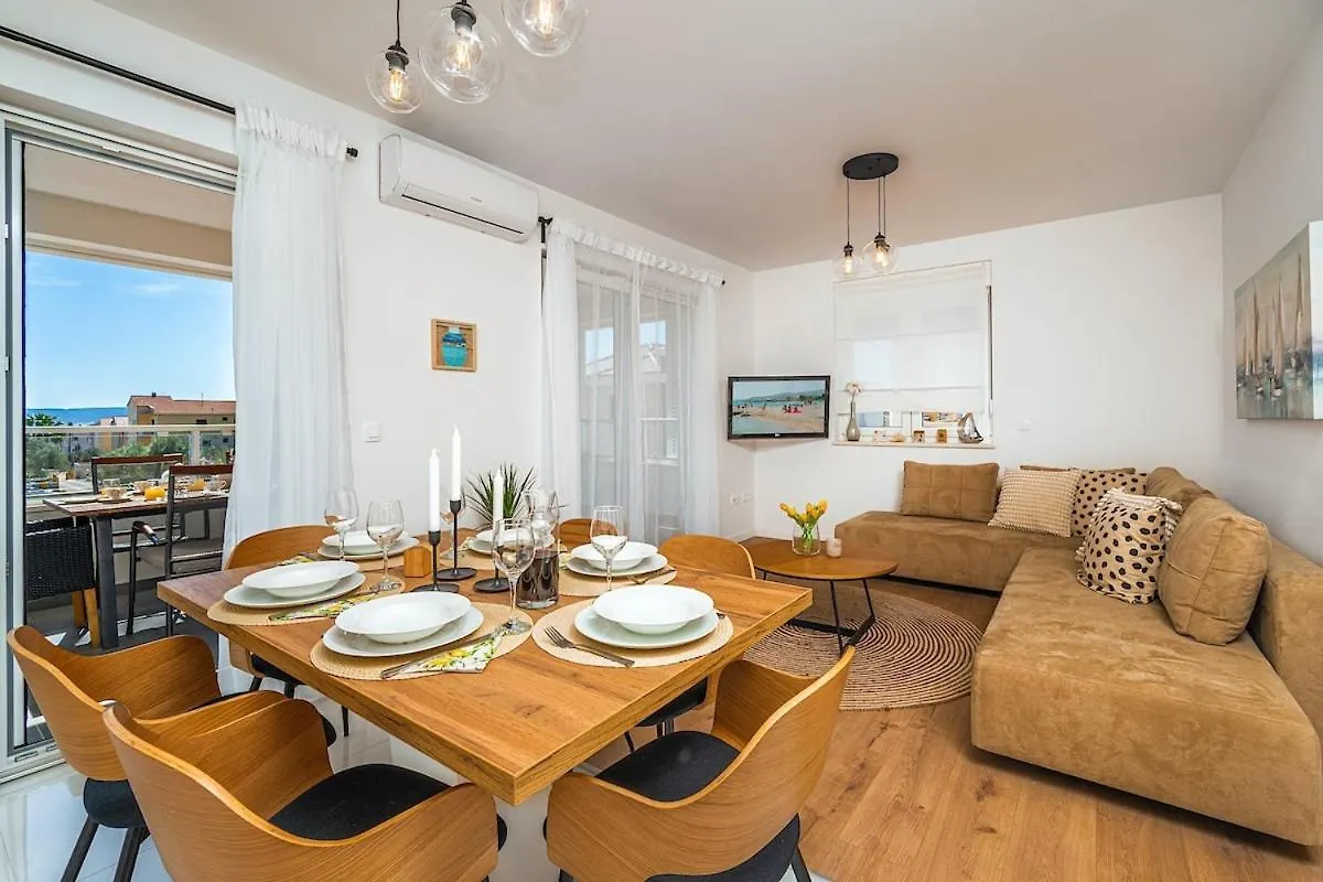 4-Star, Terrace 16M2 & Seaview,4Min Walk To Beach, 2 Private Parking Spaces Kastela Croatia