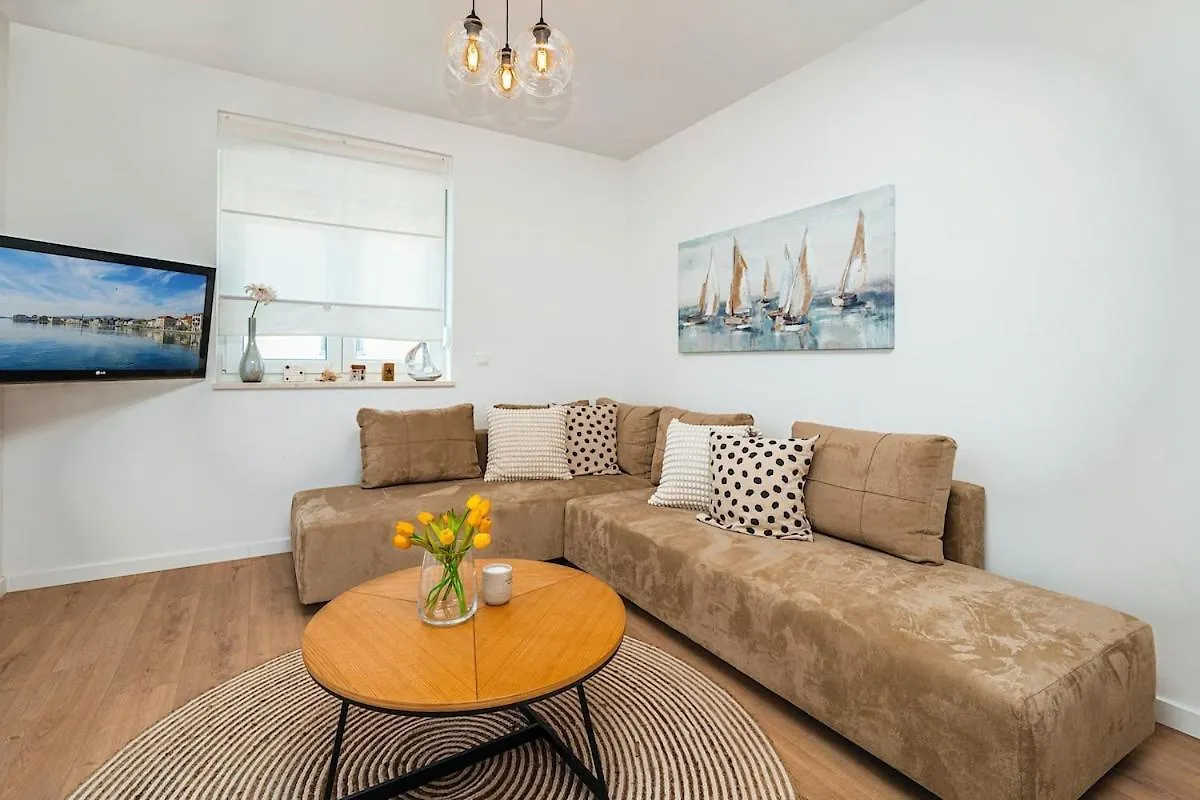 Apartment 4-Star, Terrace 16M2 & Seaview,4Min Walk To Beach, 2 Private Parking Spaces Kastela