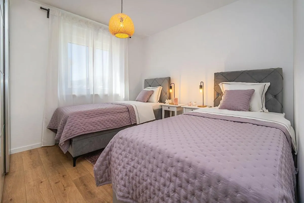 4-Star, Terrace 16M2 & Seaview,4Min Walk To Beach, 2 Private Parking Spaces Kastela 0*,
