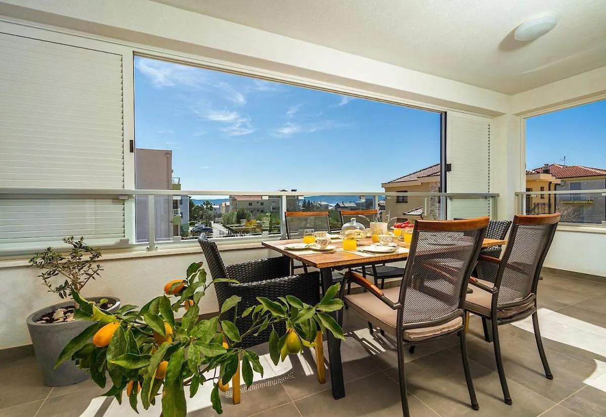 4-Star, Terrace 16M2 & Seaview,4Min Walk To Beach, 2 Private Parking Spaces Kastela 0*,  Croatia