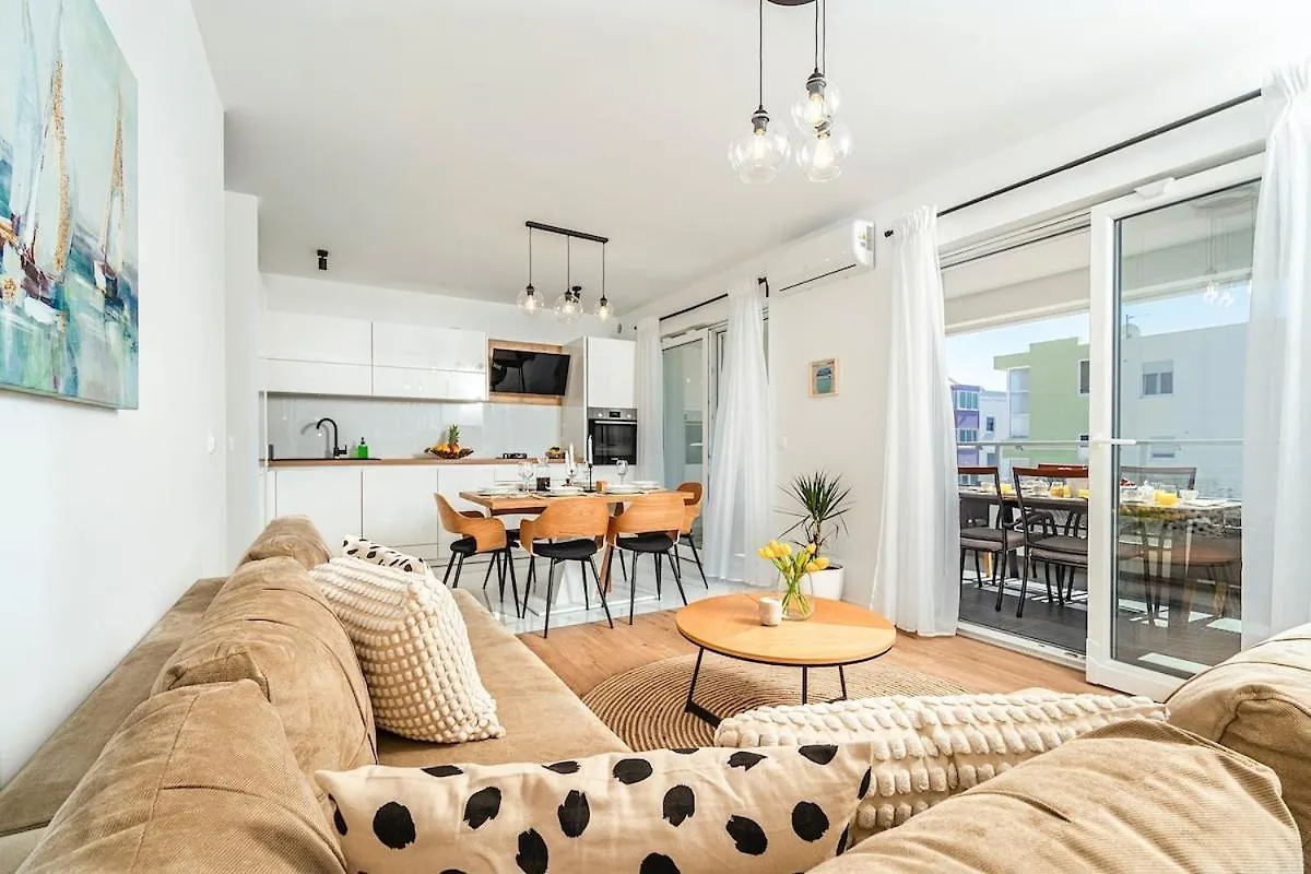 Apartment 4-Star, Terrace 16M2 & Seaview,4Min Walk To Beach, 2 Private Parking Spaces Kastela