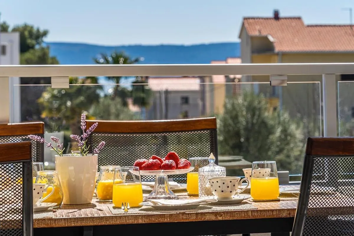 4-Star, Terrace 16M2 & Seaview,4Min Walk To Beach, 2 Private Parking Spaces Kaštela